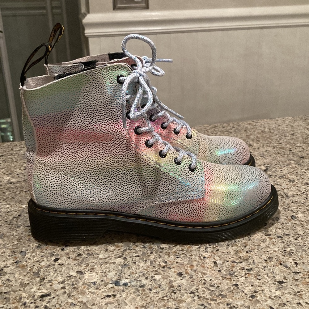 4 Girls Dr. Marten’s Pascal J 1460 Irridescent Pebbled Rainbow Boots - Picture 8 of 15